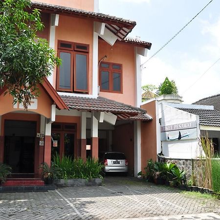 Hotel Dana Yogyakarta Exterior photo